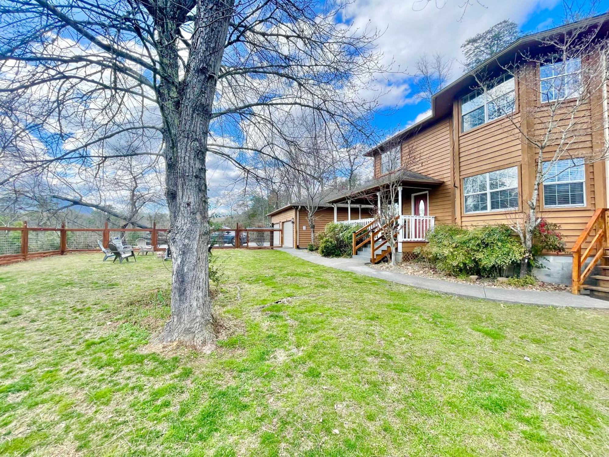 5Bedrooms*4King Beds*Outstanding Location*Hottub* Sevierville Exterior photo