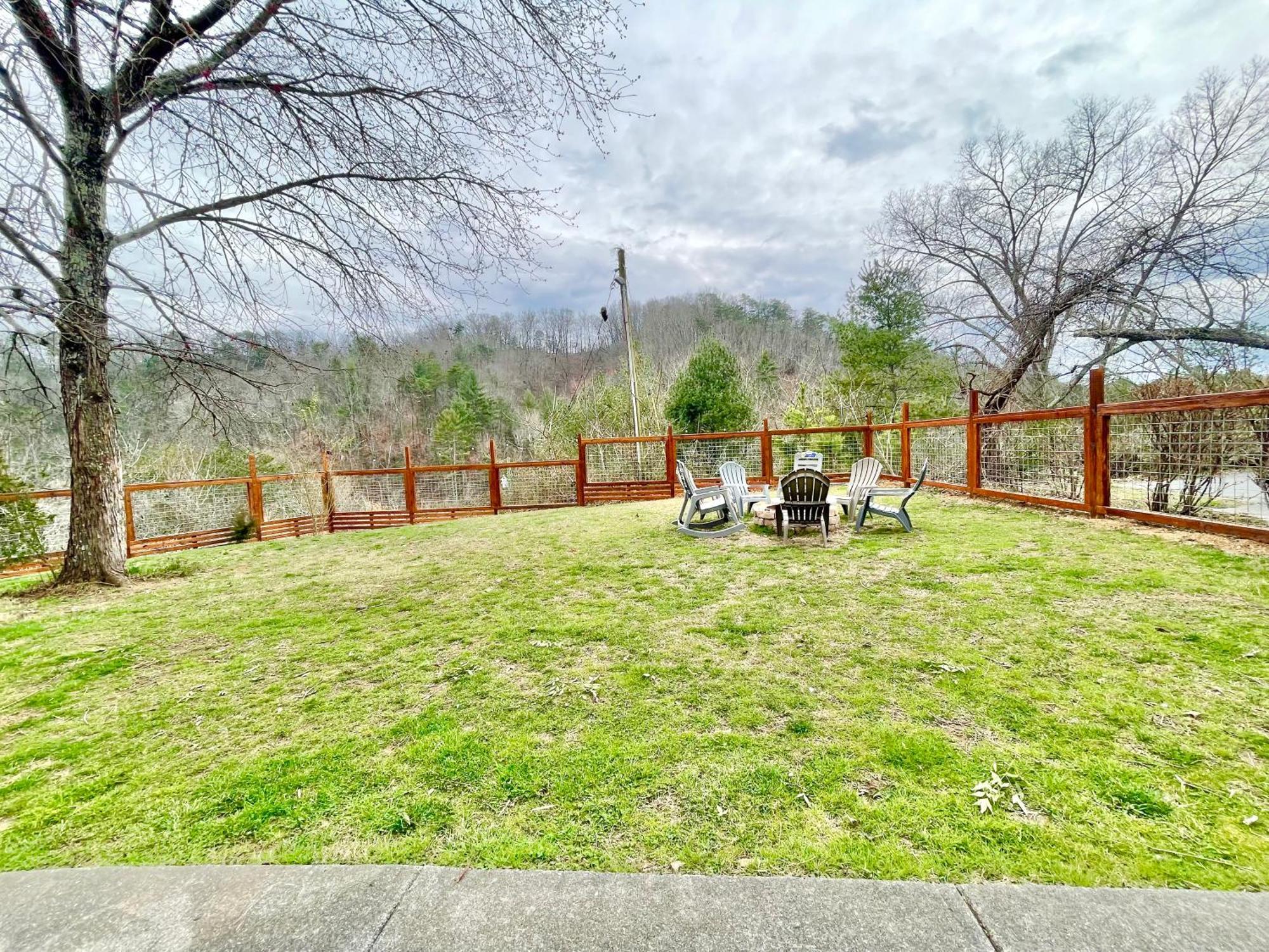 5Bedrooms*4King Beds*Outstanding Location*Hottub* Sevierville Exterior photo