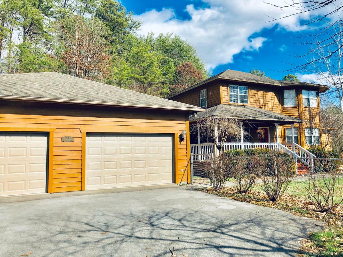 5Bedrooms*4King Beds*Outstanding Location*Hottub* Sevierville Exterior photo
