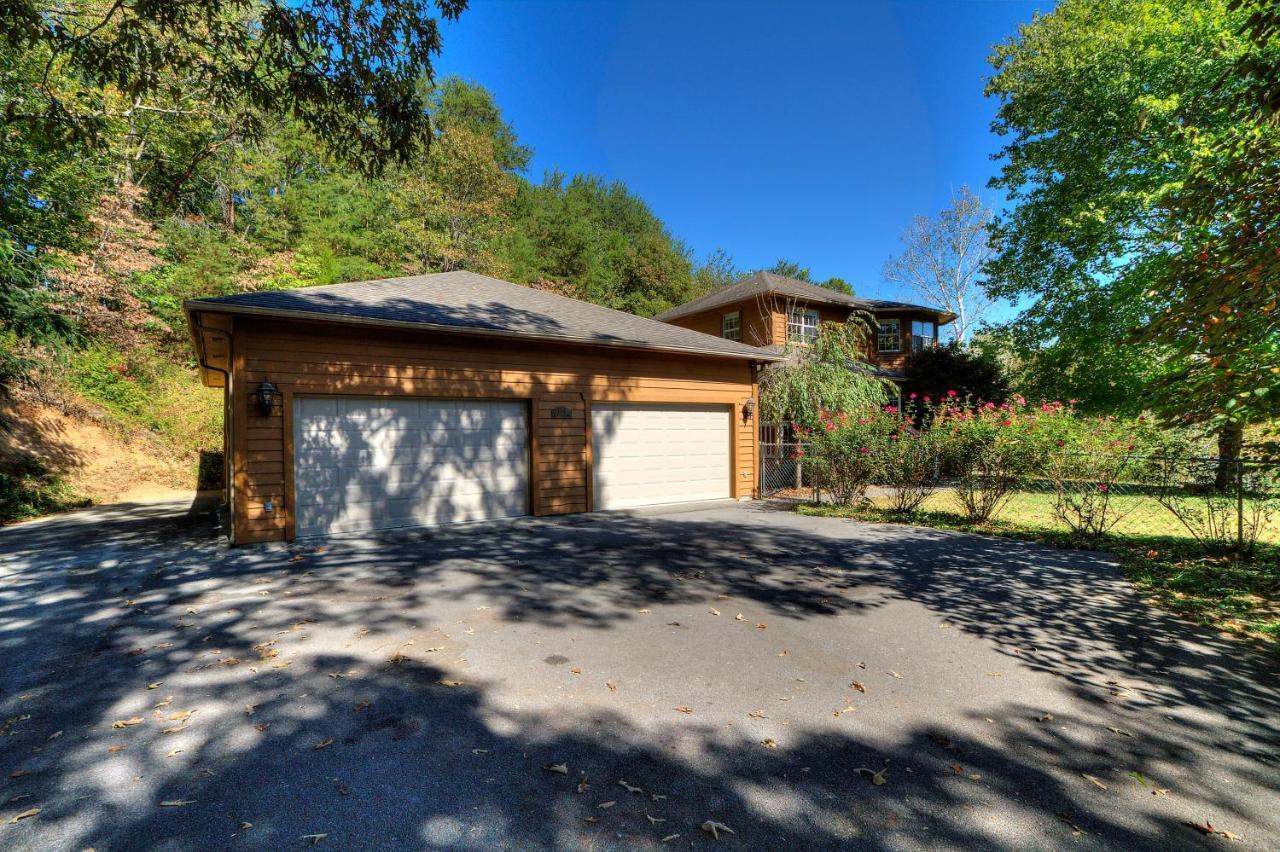 5Bedrooms*4King Beds*Outstanding Location*Hottub* Sevierville Exterior photo