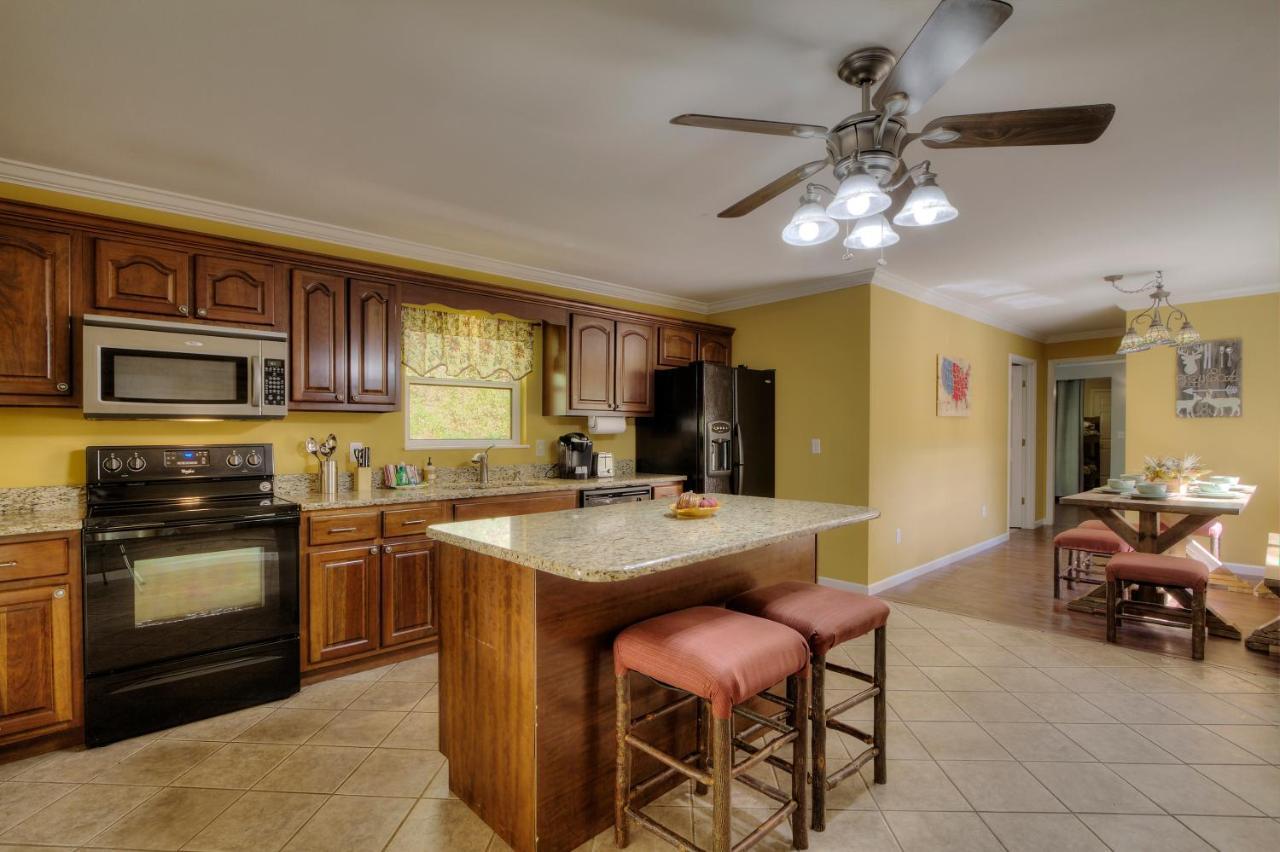 5Bedrooms*4King Beds*Outstanding Location*Hottub* Sevierville Exterior photo